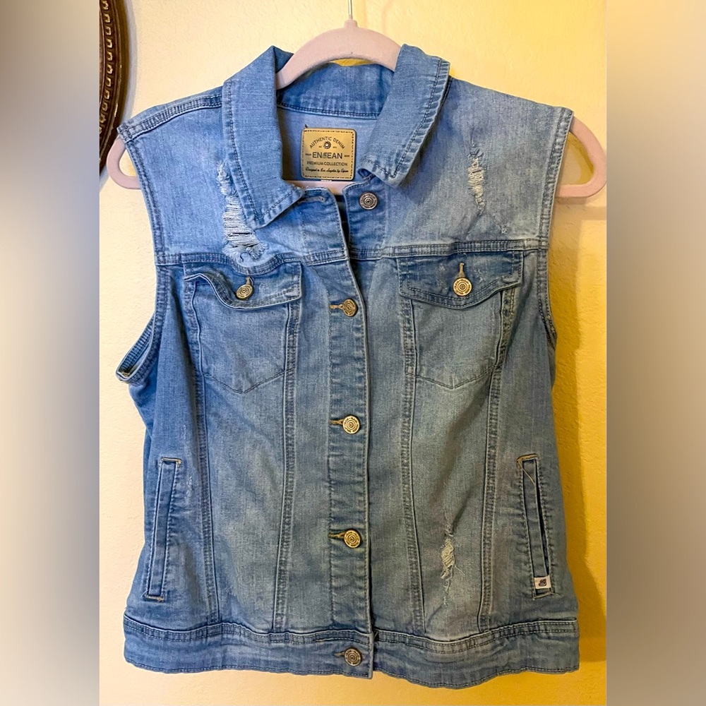 Enjean Distressed Denim Vest in Cotton Blend Size 1x 20”.        p to p